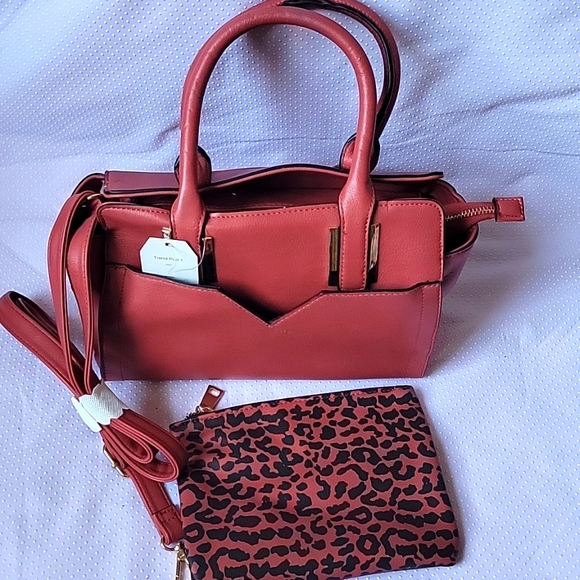 BRAND NEW CROSSBODY - Picture 1 of 6